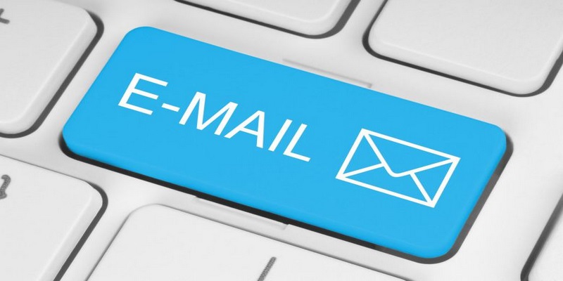 Liên hệ CSKH bằng email rất đơn giản và an toàn